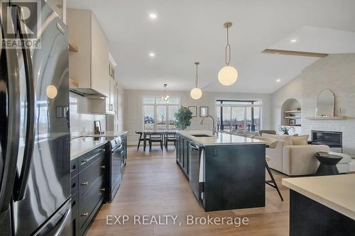 237 Trudeau Crescent, Russell, ON - Indoor Photo Showing Kitchen With Fireplace With Upgraded Kitchen