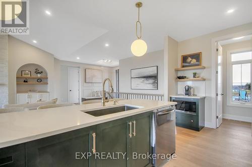 237 Trudeau Crescent, Russell, ON - Indoor Photo Showing Kitchen With Upgraded Kitchen