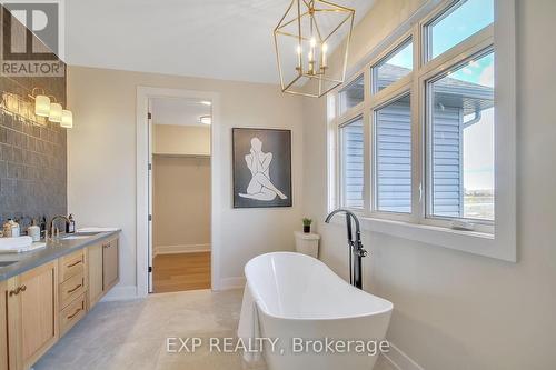 237 Trudeau Crescent, Russell, ON - Indoor Photo Showing Bathroom