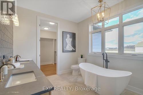 237 Trudeau Crescent, Russell, ON - Indoor Photo Showing Bathroom