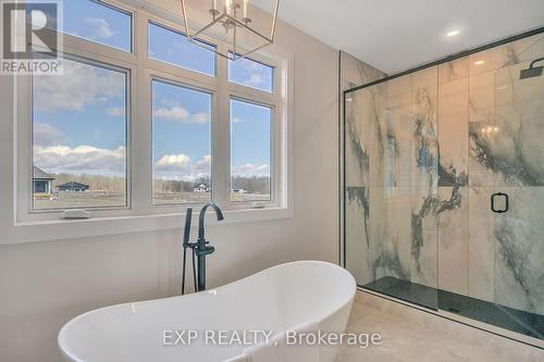 237 Trudeau Crescent, Russell, ON - Indoor Photo Showing Bathroom