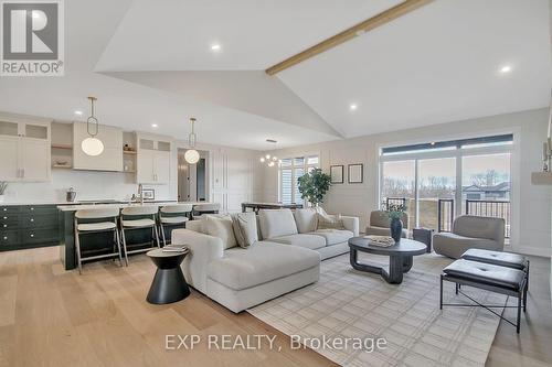 237 Trudeau Crescent, Russell, ON - Indoor Photo Showing Living Room