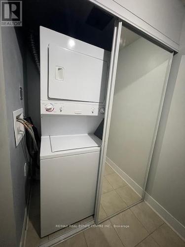 1802 - 4090 Living Arts Drive, Mississauga, ON - Indoor Photo Showing Laundry Room