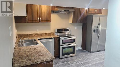 39 Laurentide Crescent, Brampton, ON - Indoor Photo Showing Kitchen With Double Sink