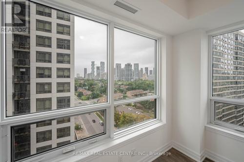 1210 - 30 Elm Drive, Mississauga, ON - Indoor Photo Showing Other Room