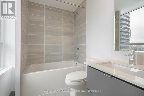 1210 - 30 Elm Drive, Mississauga, ON - Indoor Photo Showing Bathroom