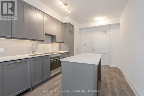 1210 - 30 Elm Drive, Mississauga, ON - Indoor Photo Showing Kitchen