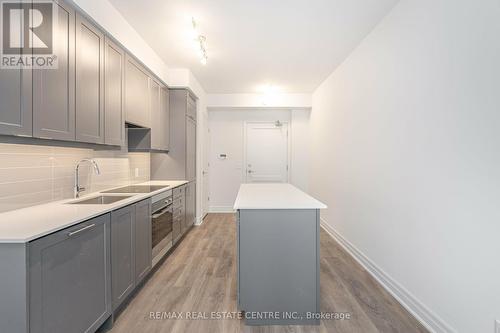 1210 - 30 Elm Drive, Mississauga, ON - Indoor Photo Showing Kitchen