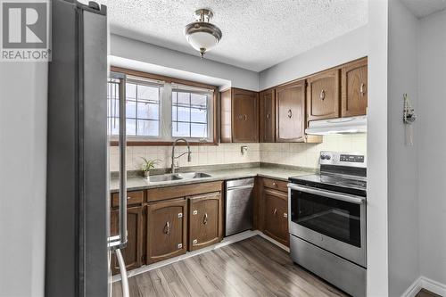 41 Pozzebon Cres, Sault Ste. Marie, ON - Indoor Photo Showing Kitchen