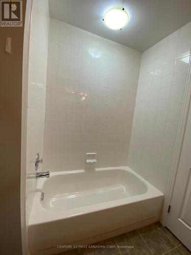 8 - 1500 Richmond Street, London, ON - Indoor Photo Showing Bathroom