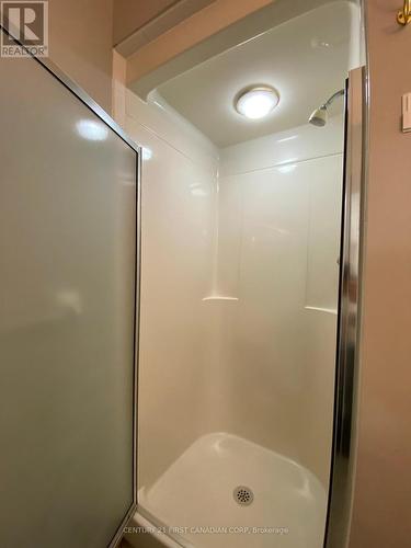 8 - 1500 Richmond Street, London, ON - Indoor Photo Showing Bathroom