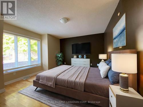 8 - 1500 Richmond Street, London, ON - Indoor Photo Showing Bedroom