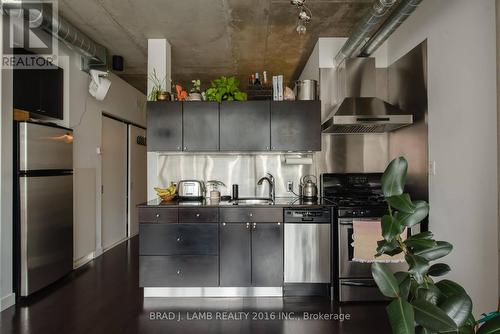 705 - 42 Camden Street, Toronto, ON - Indoor Photo Showing Kitchen With Upgraded Kitchen