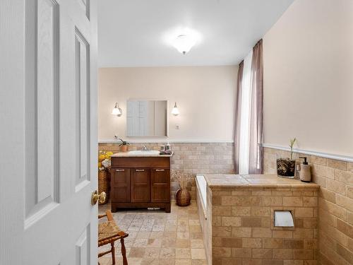 Salle de bains - 170 Rue Du Lac-Piché, Sainte-Marguerite-Du-Lac-Masson, QC - Indoor Photo Showing Bathroom