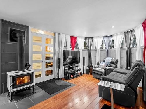 Salle familiale - 170 Rue Du Lac-Piché, Sainte-Marguerite-Du-Lac-Masson, QC - Indoor Photo Showing Other Room With Fireplace