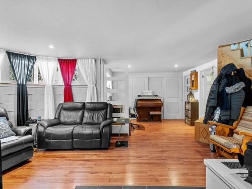 Salle familiale - 170 Rue Du Lac-Piché, Sainte-Marguerite-Du-Lac-Masson, QC - Indoor Photo Showing Living Room