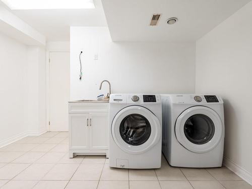 Salle de lavage - 81 Av. Dunrae, Mont-Royal, QC - Indoor Photo Showing Laundry Room