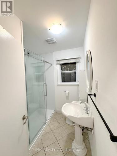 21 Barnes Road, St. Catharines, ON - Indoor Photo Showing Bathroom