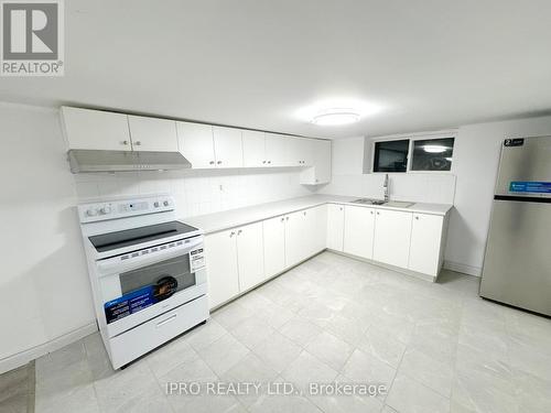 21 Barnes Road, St. Catharines, ON - Indoor Photo Showing Kitchen