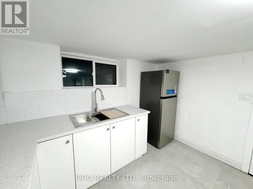 21 Barnes Road, St. Catharines, ON - Indoor Photo Showing Kitchen