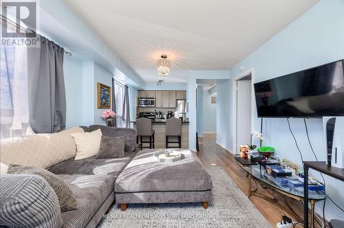 608 - 801 Sheppard Avenue W, Toronto, ON - Indoor Photo Showing Living Room