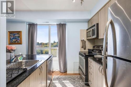 608 - 801 Sheppard Avenue W, Toronto, ON - Indoor Photo Showing Kitchen