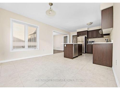 21 Cloy Dr, Thorold, ON - Indoor Photo Showing Kitchen