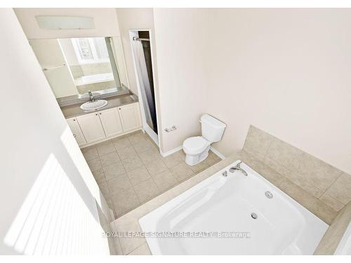 21 Cloy Dr, Thorold, ON - Indoor Photo Showing Bathroom