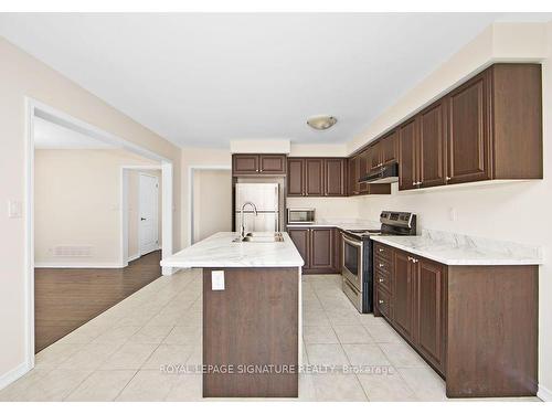 21 Cloy Dr, Thorold, ON - Indoor Photo Showing Kitchen With Double Sink