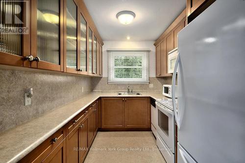 104 Ridgeview Drive, Blue Mountains (Blue Mountain Resort Area), ON - Indoor Photo Showing Kitchen