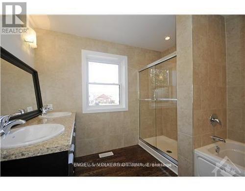 144 Montauk, Ottawa, ON - Indoor Photo Showing Bathroom