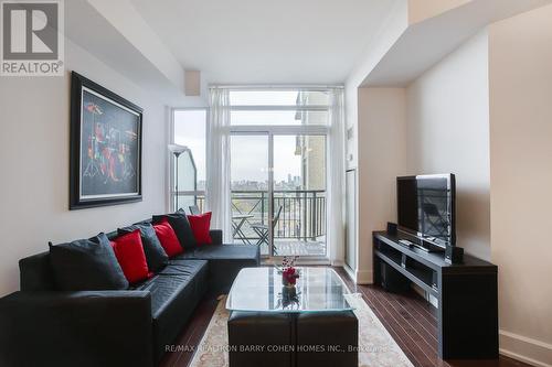 616 - 676 Sheppard Avenue E, Toronto, ON - Indoor Photo Showing Living Room