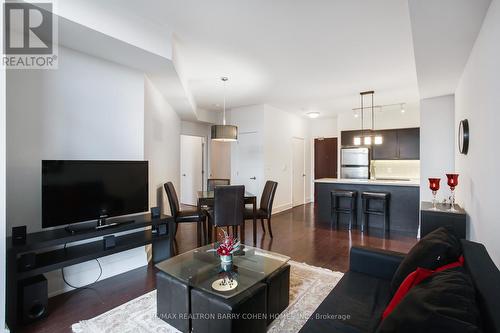 616 - 676 Sheppard Avenue E, Toronto, ON - Indoor Photo Showing Living Room