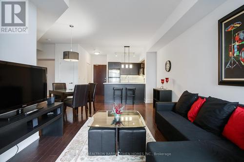 616 - 676 Sheppard Avenue E, Toronto, ON - Indoor Photo Showing Living Room