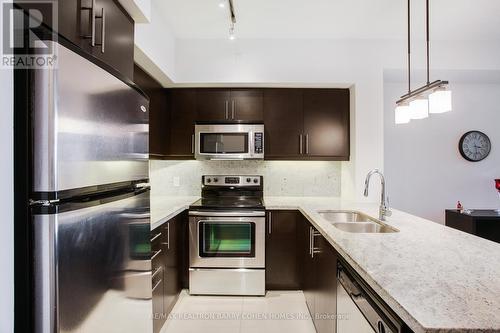 616 - 676 Sheppard Avenue E, Toronto, ON - Indoor Photo Showing Kitchen With Double Sink With Upgraded Kitchen