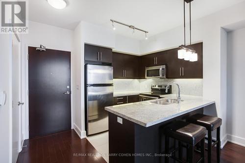 616 - 676 Sheppard Avenue E, Toronto, ON - Indoor Photo Showing Kitchen With Double Sink