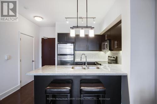 616 - 676 Sheppard Avenue E, Toronto, ON - Indoor Photo Showing Kitchen With Double Sink