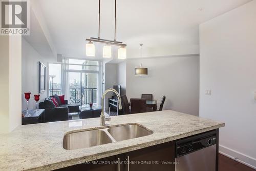 616 - 676 Sheppard Avenue E, Toronto, ON - Indoor Photo Showing Kitchen With Double Sink