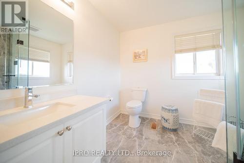 M & 2Nd - 66 Lindenshire Avenue, Vaughan, ON - Indoor Photo Showing Bathroom