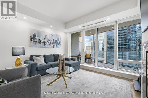 2308 - 180 University Avenue, Toronto, ON - Indoor Photo Showing Living Room