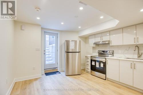 Bsmt - 5557 Oscar Peterson Boulevard, Mississauga, ON - Indoor Photo Showing Kitchen