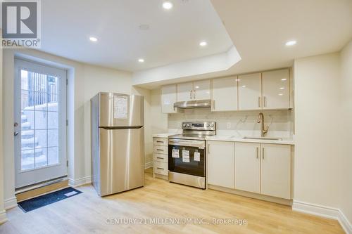 Bsmt - 5557 Oscar Peterson Boulevard, Mississauga, ON - Indoor Photo Showing Kitchen