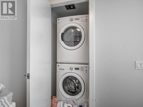 3509 - 2220 Lake Shore Boulevard W, Toronto, ON - Indoor Photo Showing Laundry Room