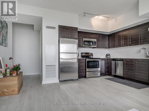 3509 - 2220 Lake Shore Boulevard W, Toronto, ON - Indoor Photo Showing Kitchen