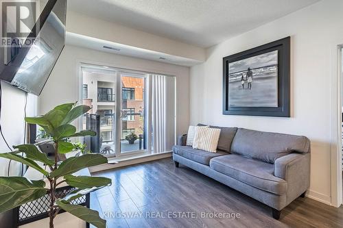 304 - 120 Canon Jackson Drive, Toronto, ON - Indoor Photo Showing Living Room