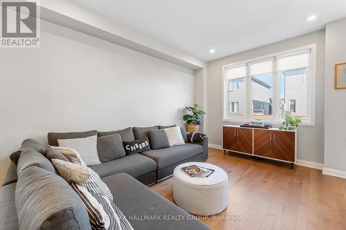 39 Gardenpost Terrace, Ottawa, ON - Indoor Photo Showing Living Room