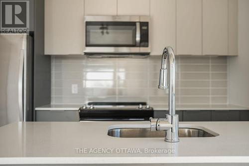 604 - 820 Archibald Street, Ottawa, ON - Indoor Photo Showing Kitchen With Double Sink With Upgraded Kitchen