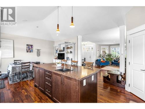 2802 Squamish Court, Kamloops, BC - Indoor Photo Showing Kitchen