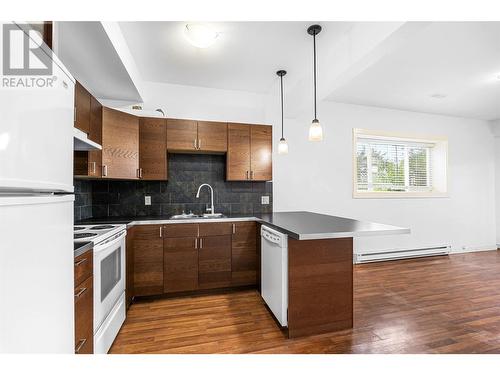 2802 Squamish Court, Kamloops, BC - Indoor Photo Showing Kitchen