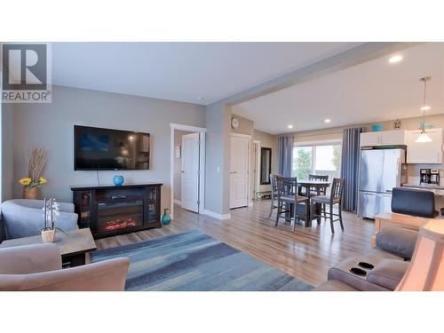 Open concept kitchen, living and dining room - 3591 Old Vernon Road Unit# 219, Kelowna, BC 